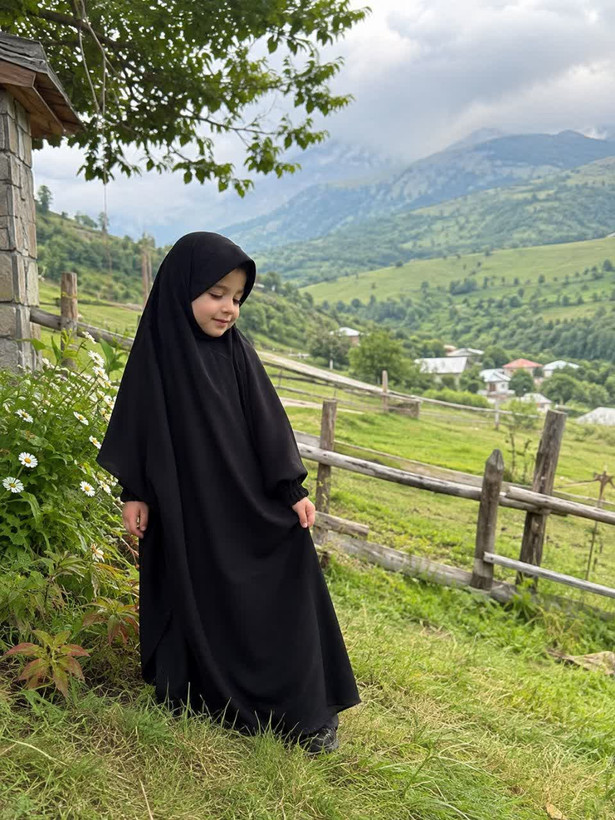چادر بچگانه / عربی اصیل (جده) / پارچه حریر اسود (شهرکرد)